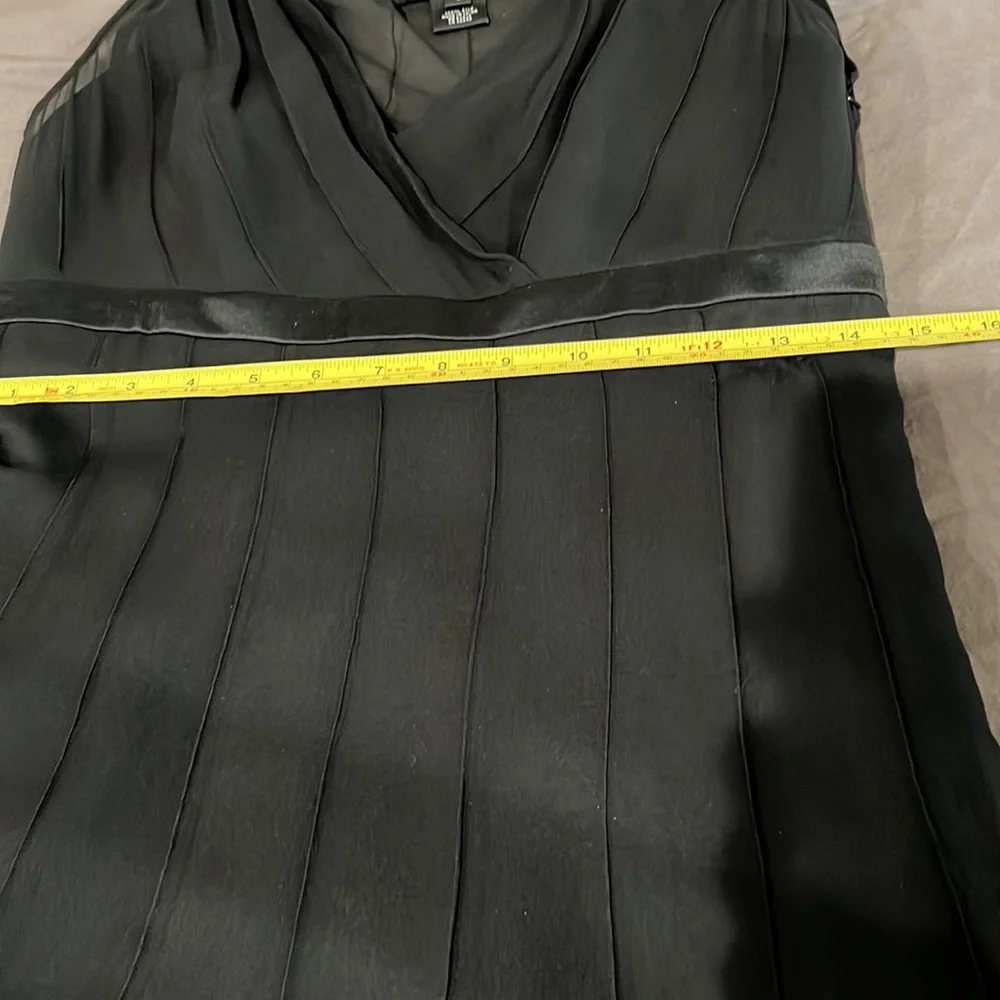 Anne Klein v neck 100% silk dress - Picture 5 of 5